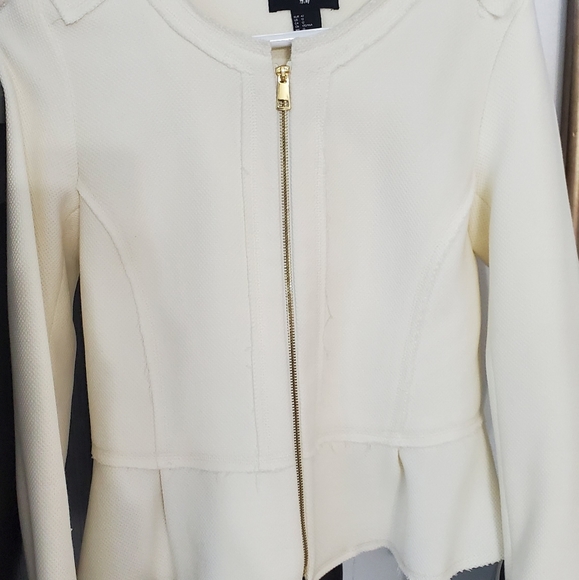 Blazer - Picture 2 of 5